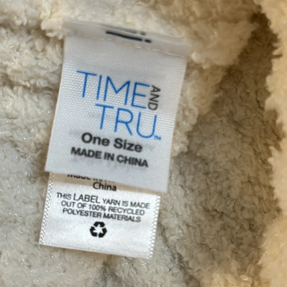 Time and Tru Matching Scarf and‎ Toboggan